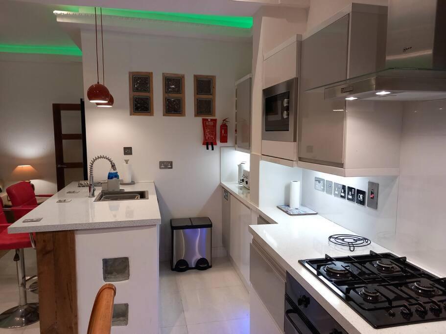 Luxury Holiday Home, Near Beach Southend-on-Sea Kültér fotó